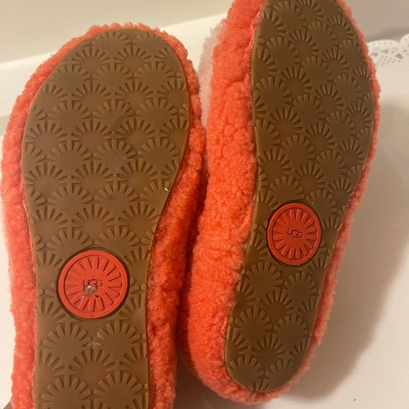 UGG FLUFF YEAH SLIDE
RAINBOW WOMEN SANDAL LAVA
FLOW MULTI-COLORS SIZE 5 - Picture 6 of 14